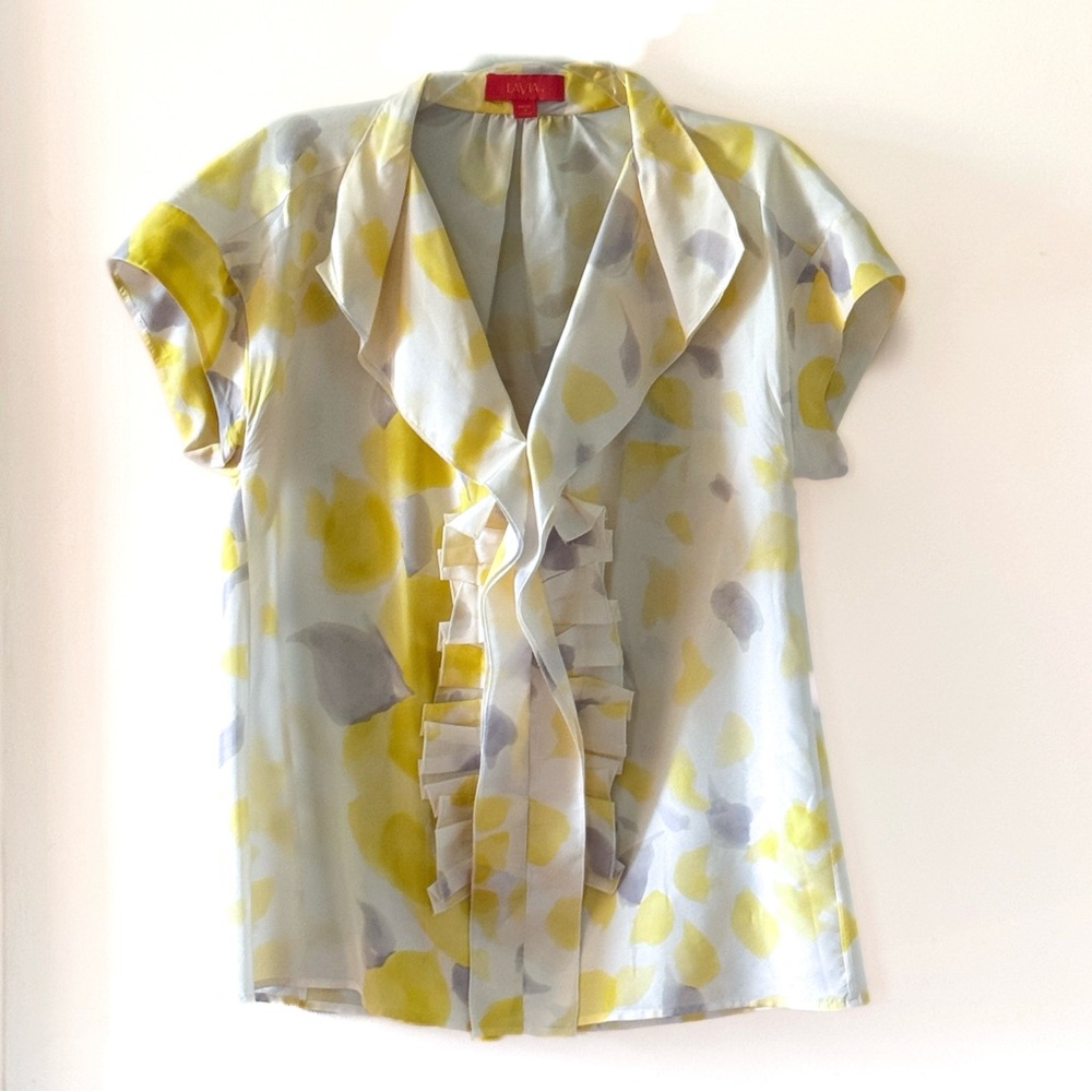 LAVIA Womens Silk Blouse
SZ 8 Yellow and Grey Abstract Print Front Ruffle Italy
